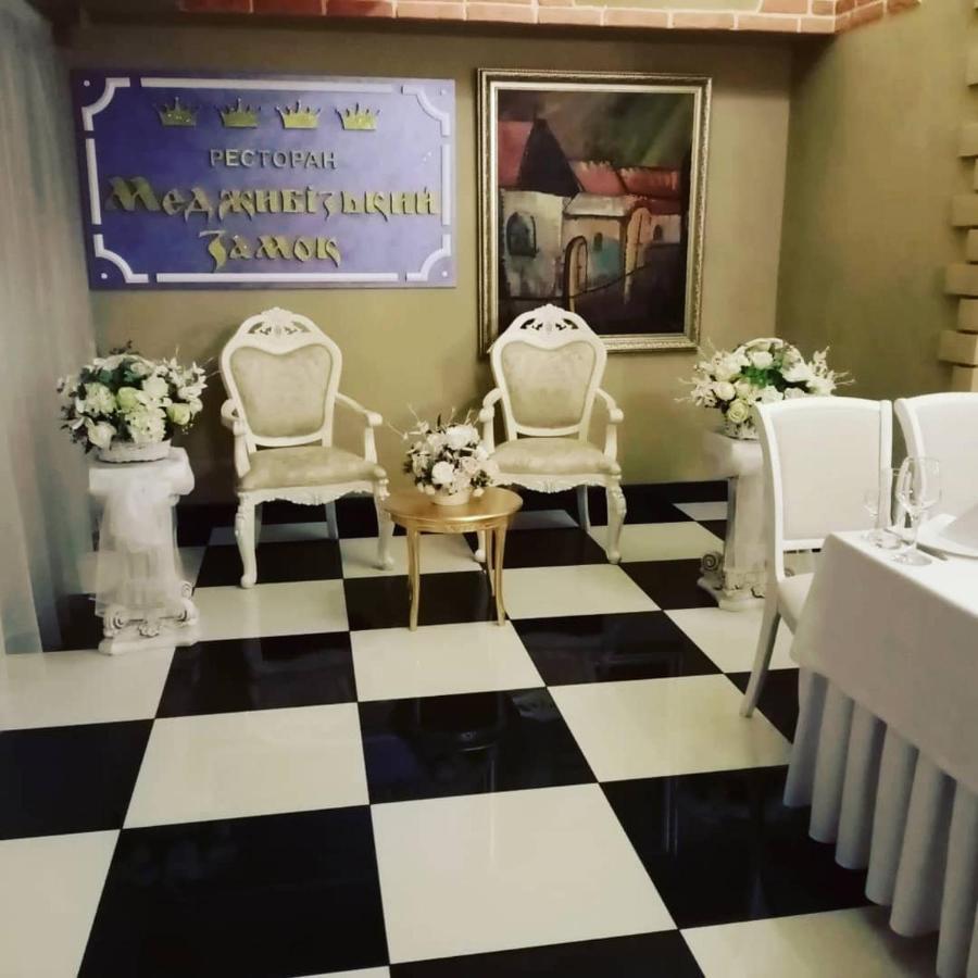Medzhybozhskiy Zamok Tribukhovtsy Esterno foto