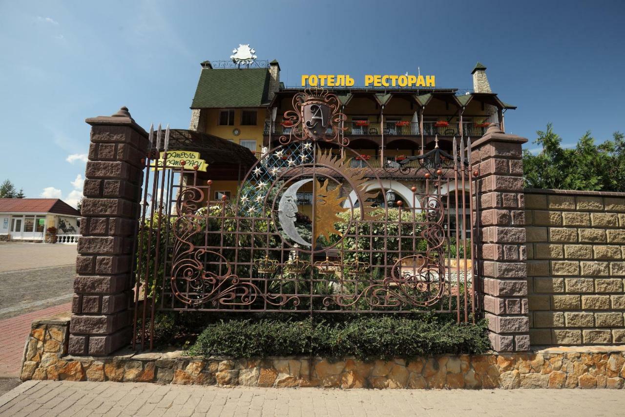 Medzhybozhskiy Zamok Tribukhovtsy Esterno foto